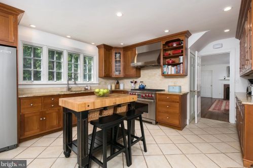 37 Ridgeview Rd, Princeton NJ  08540-7666 exterior