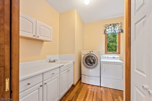 8 Elshaer Ct, Dover NJ  07869-1923 exterior