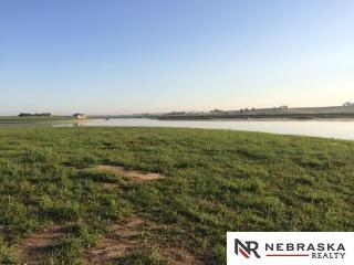 17027 Reflection Cir, Bennington, NE 68007-5718