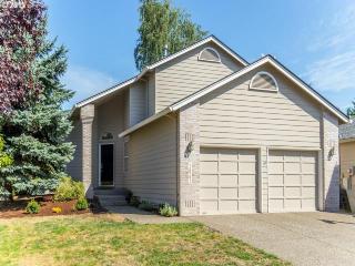 12987 Timara Ln, Portland, OR 97224-1815