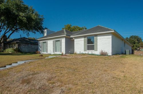 6031 Blue Mist Ln, Dallas, TX 75248-2857