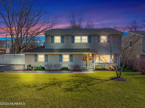 12 Carriage Rd, Hazlet, NJ 07730-1802