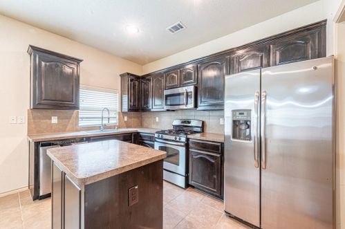 6673 Friendsway Dr, Fort Worth TX  76137-7541 exterior