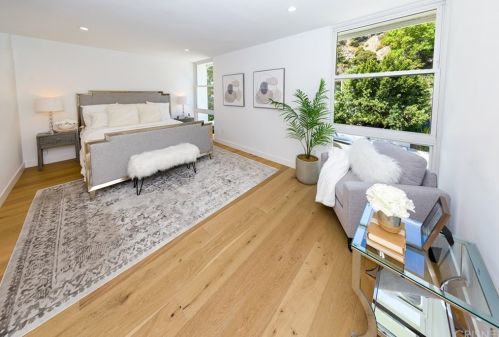 17084 Escalon Dr, Van Nuys CA  91436-3838 exterior