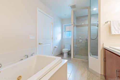 1717 Iwi Way, Honolulu HI  96816-3826 exterior