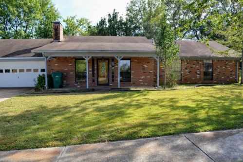 1223 Mockingbird Ln, Tupelo, MS 38801-6143