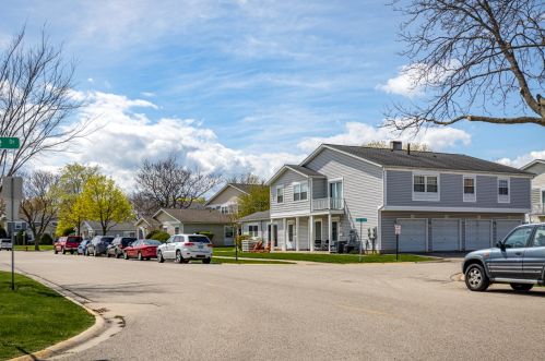 1237 Mae Ct, Wheeling IL  60090-2308 exterior