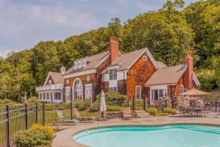 54 Hangdog Ln, Somers, CT 06071-1322