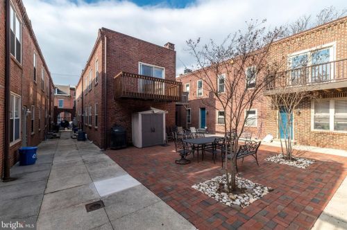 1019 4th St, Philadelphia PA 19123-1593 exterior