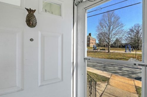 120 Evarts St, Middletown, RI 02840-1661