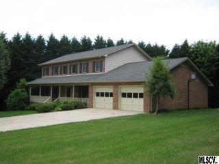 4655 Brookridge Dr, Hickory, NC 28601-8707