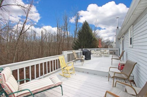 207 Timber Ridge Rd, Middletown CT  06457-7525 exterior