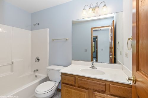 204 Red Hawk Rd, Pingree Grove IL  60140-8244 exterior