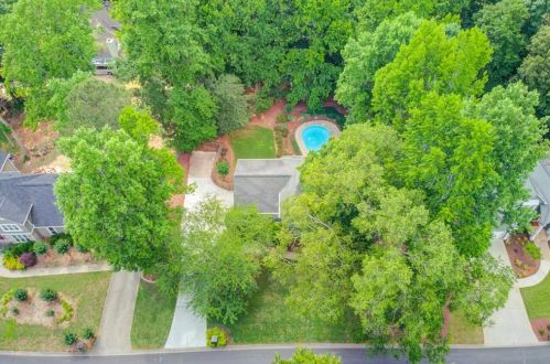121 Oakwood Hills Dr, Suwanee, GA 30024-1774
