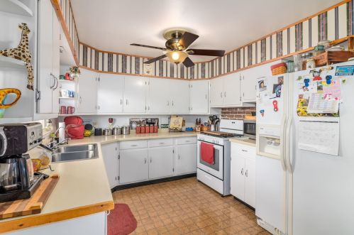 217 Maplewood Dr, Sycamore IL  60178-1237 exterior