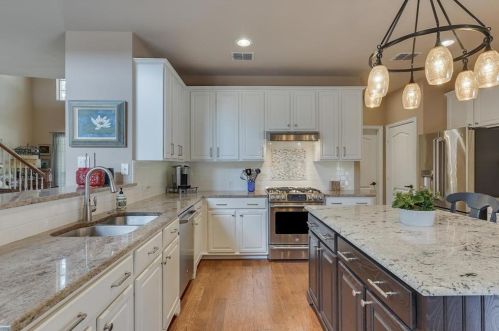 2809 Meadow Wood Dr, Lewisville, TX 75022-6735