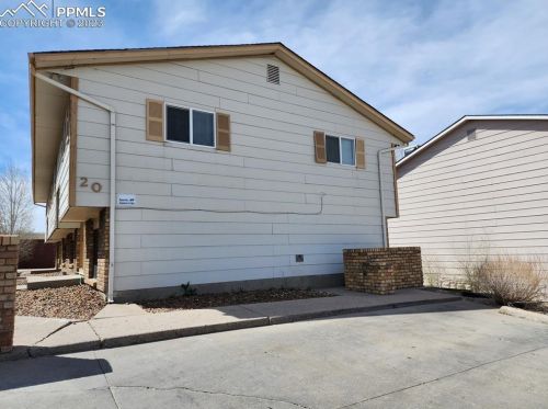 26 Montebello Rd, Pueblo, CO 81001-1235