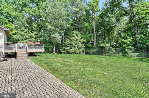 2122 Walnut Bottom Rd, Carlisle PA 17015-9122 exterior