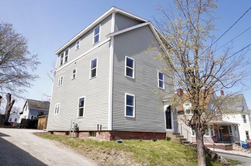 48 Spring St, Lewiston, ME 04240-7561
