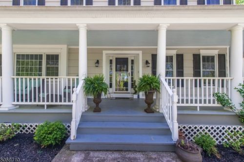 15 Delwood Rd, Chester, NJ 07930-2126