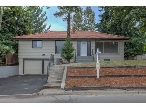 562 Settlemier Ave, Woodburn OR  97071-5501 exterior