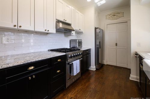 4 Jarvis St, Norwalk CT  06851-2824 exterior