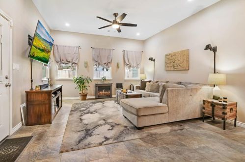 303 Walnut St, Whitewright TX 75491-2243 exterior