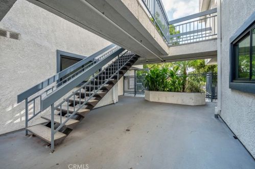 345 Acacia Ave, Glendale CA  91205-3104 exterior