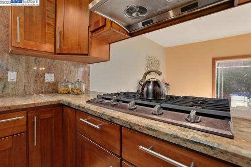 19562 Jaydine St, Hayward, CA 94546-3613
