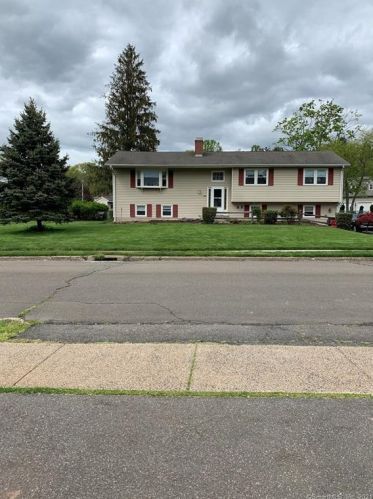 30 Hintz Dr, Wallingford, CT 06492-2002