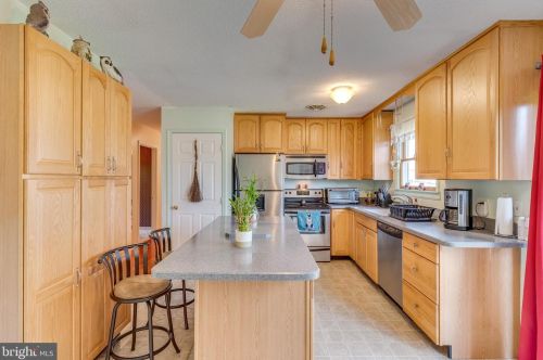 116 Fulton Ave, Charles Town, WV 25414-3888