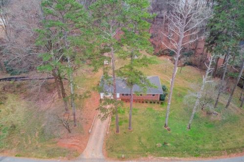 199 Hillcrest Dr, Commerce, GA 30529-1027