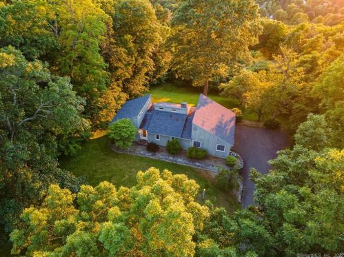 60 Forest Hills Dr, Farmington, CT 06032-3017