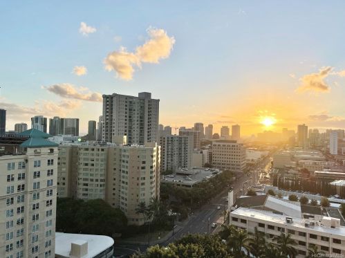 1212 Punahou St, Honolulu HI  96826-1031 exterior