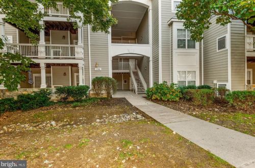 1708 Lake Shore Crest Dr, Herndon, VA 20190-3246