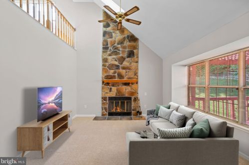 12518 Quarterhorse Ln, Woodbridge, VA 22192-6370