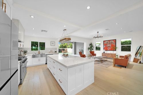 10071 Cliff Dr, Huntington Beach CA  92646-6604 exterior