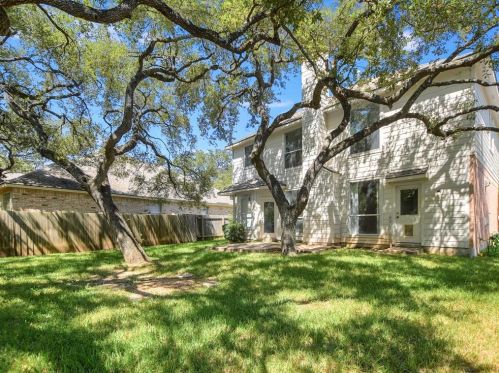 5209 Concho Crk Bnd, Austin TX  78735-6447 exterior