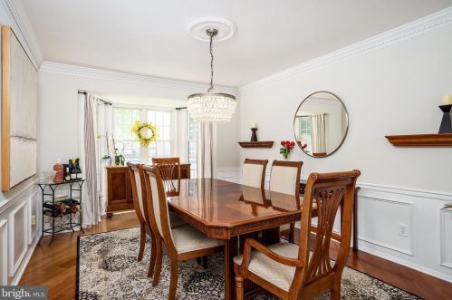 39 Ray Dwier Dr, Trenton NJ  08690-1808 exterior