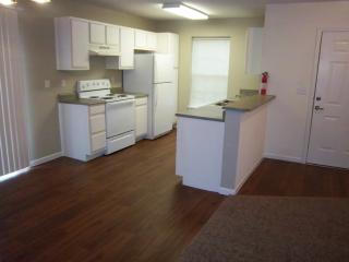 824 Sunset St, Springfield MO  65807-8005 exterior