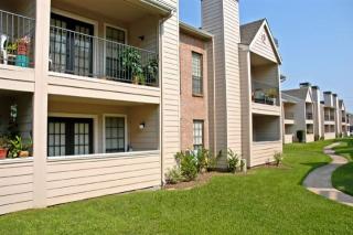 11000 Crescent Moon Dr, Houston TX  77064-4013 exterior