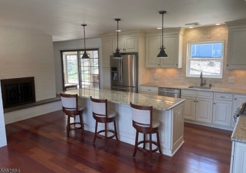 21 Greenbrier Rd, Green Brook, NJ 08812-2018