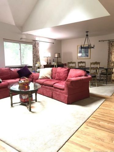6 Black Cherry Ln, Sandy Hook, CT 06482-1106