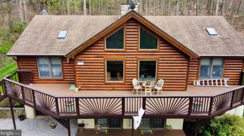 5140 Belle Ln, York, PA 17406-9339