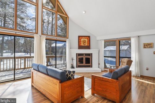 283 The Woods Rd, Hedgesville WV  25427-6886 exterior