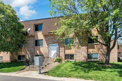 154 Waters Edge Dr, Glendale Heights IL  60139-1628 exterior