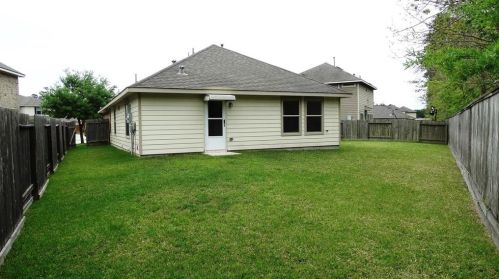 1404 Natural Pine Trl, Conroe TX  77301-7188 exterior