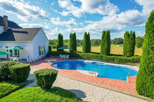 176 Annabessacook Rd, Winthrop, ME 04364-3838