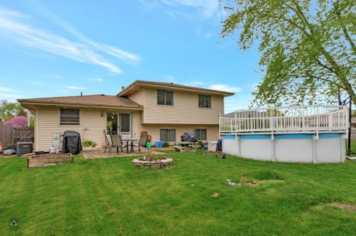 819 Pine Needle Ln, Joliet, IL 60432-0719