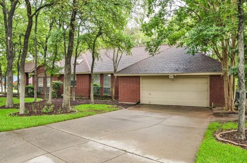8713 Racquet Club Dr, Fort Worth TX  76120-2835 exterior